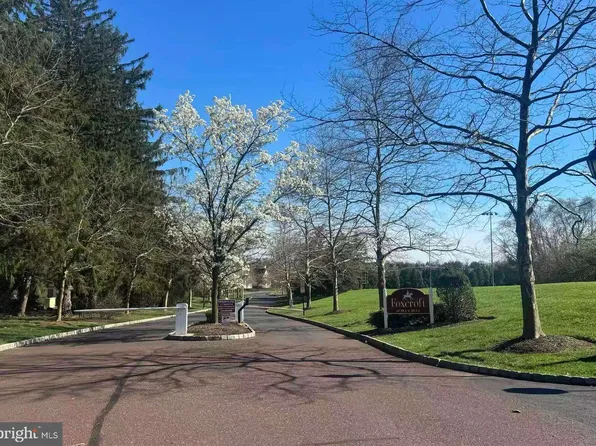 562 Farmdale Cir, Blue Bell, PA 19422