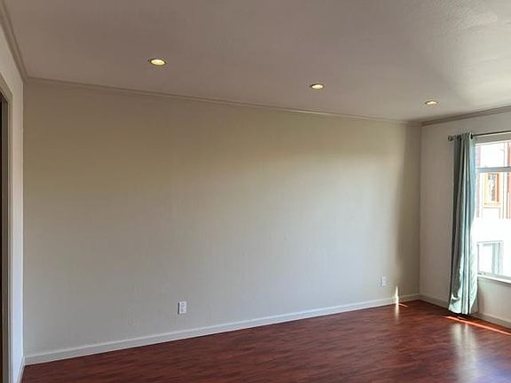4th image of 1827 Clement St APT 3