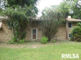 2948 Brighton Bunker Hill Rd, Brighton, IL 62012