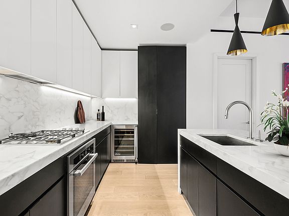 4th image of 139 Wooster St #4A