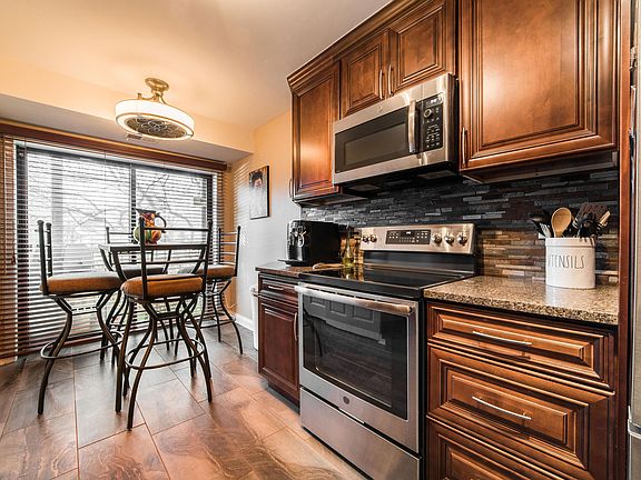 5th image of 1400 N Yarmouth Pl APT 104