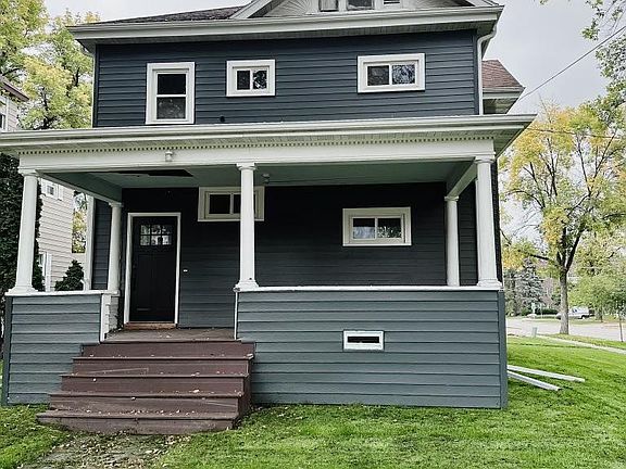 3rd image of 403 8th Ave S