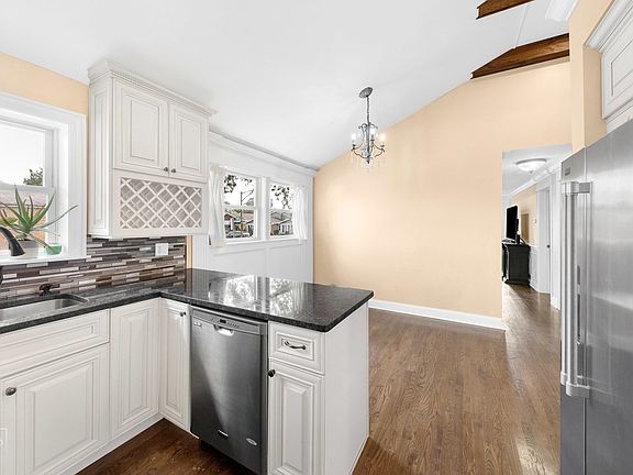4th image of 4959 S Knox Ave