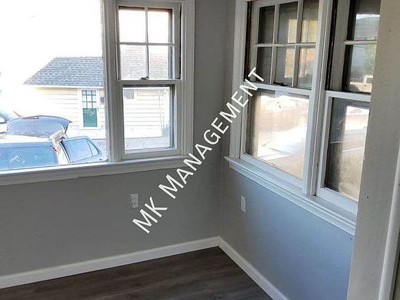 2nd image of 610 Roosevelt Ave #C