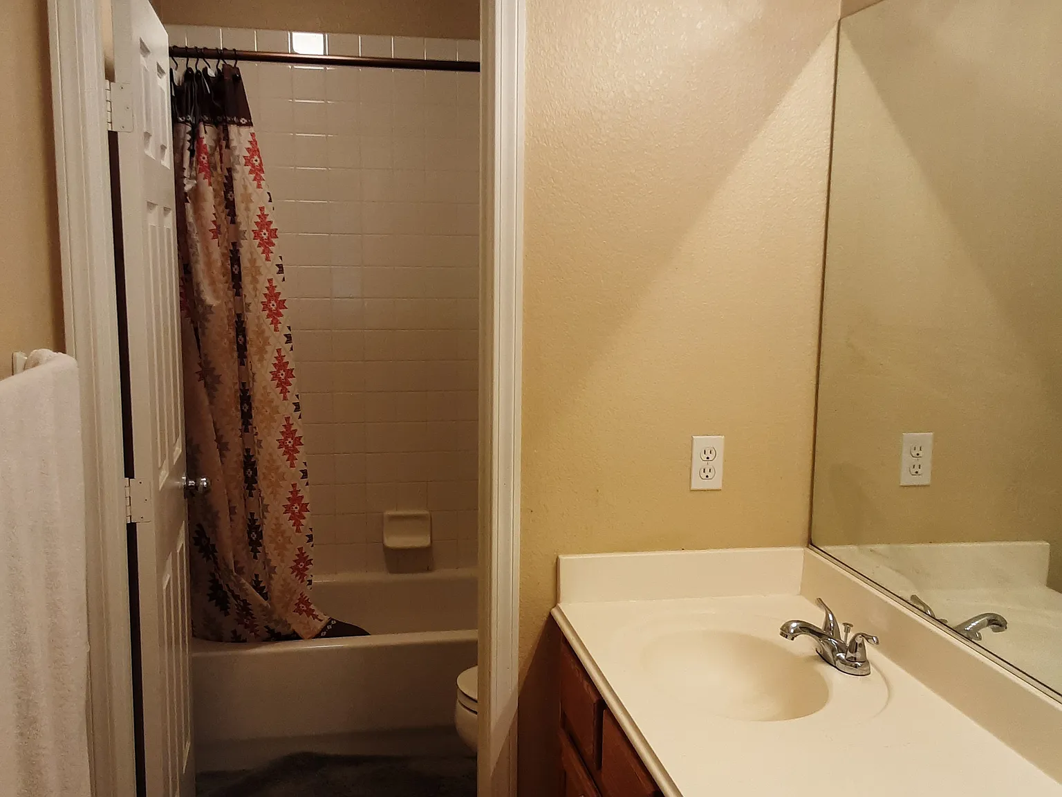 4 bed, 2084 sqft, $2,650 — Photo 3