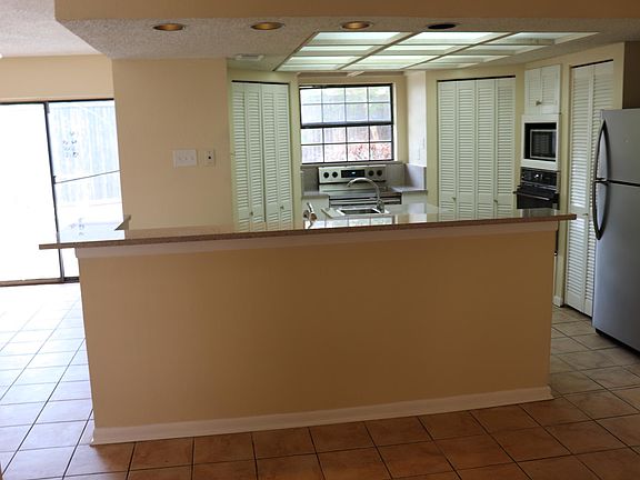 3rd image of 305 Centennial Blvd