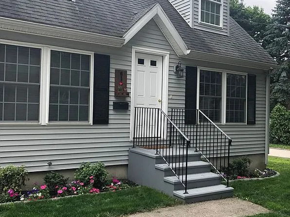 61 W Prescott St #A, Nashua, NH 03064