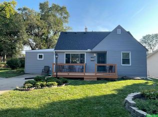 4873 Valley St, Omaha, NE 68106