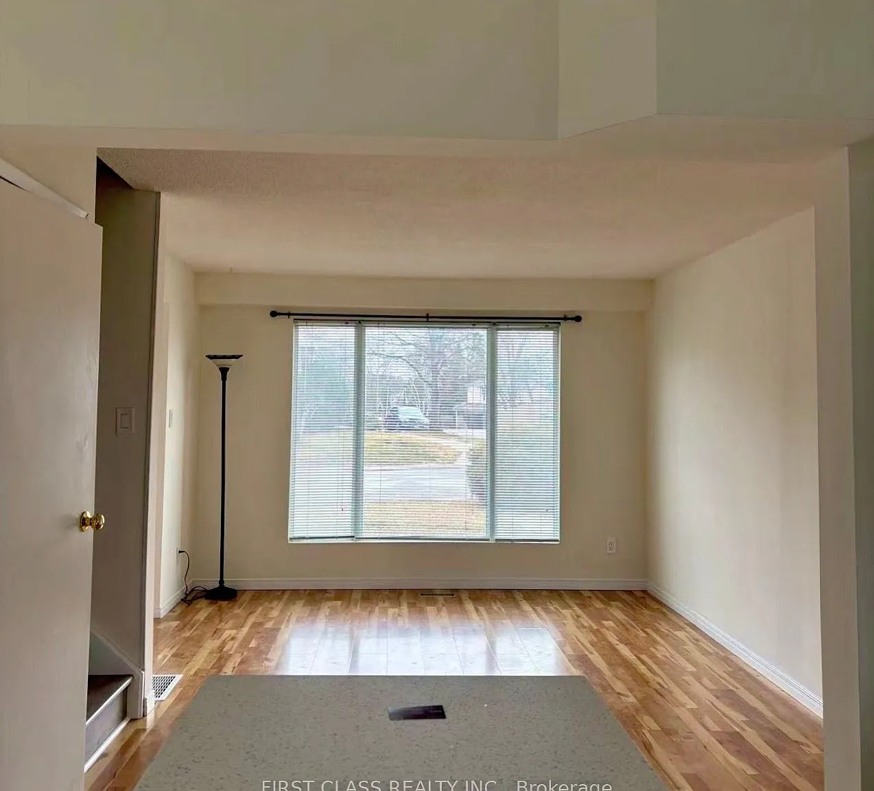 5 bed, $3,000 — Photo 1