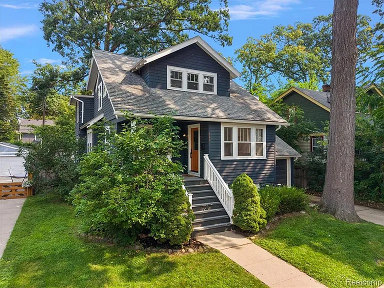529 Hawthorn Ave — Photo 3