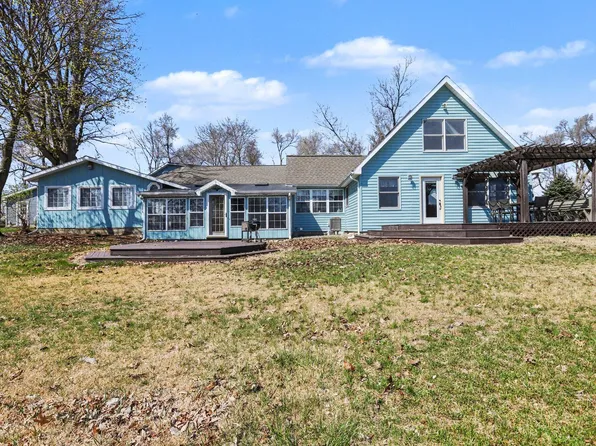 2743 Hemlock Rd, Quincy, MI 49082