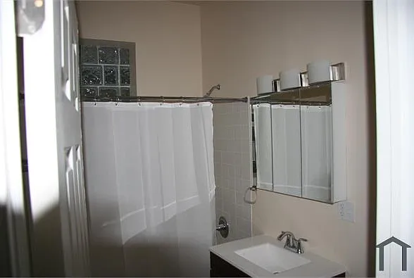 2 bed, $1,300 — Photo 4