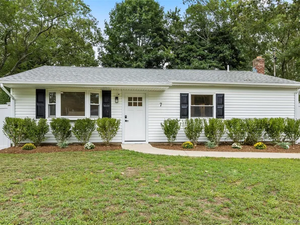 7 Artist Drive, Middle Island, NY 11953