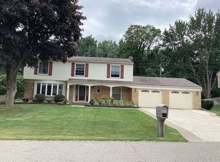 8684 Hedgeway Dr, Shelby Township, MI 48317