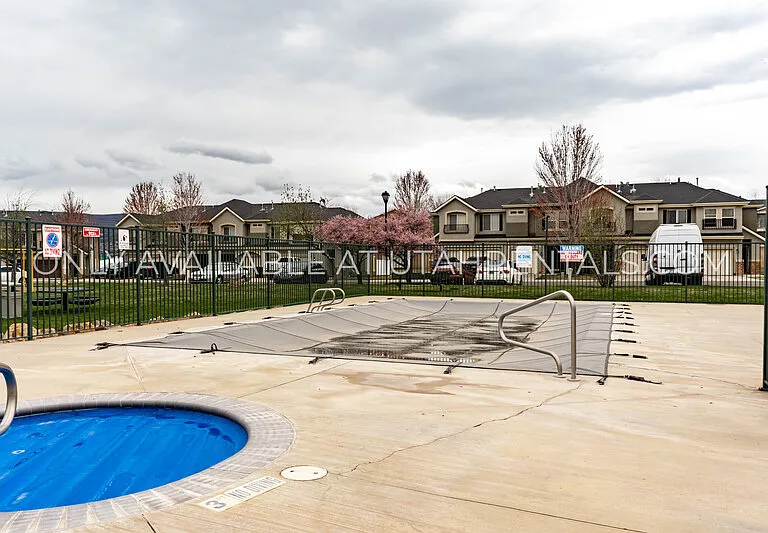211 Greenfield Cir #150 — Photo 4