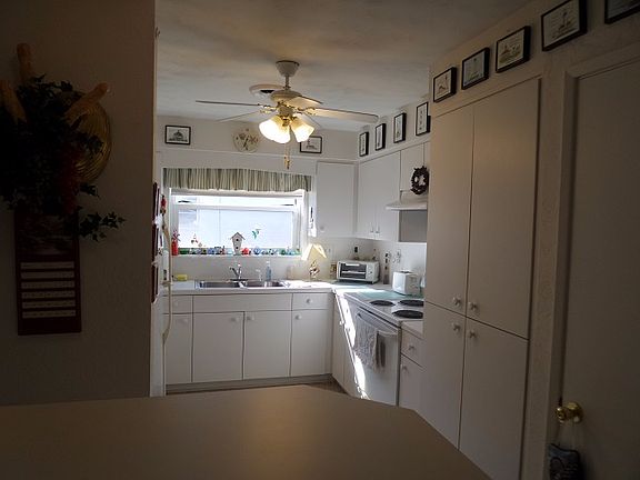 3rd image of 53 Loyola Dr
