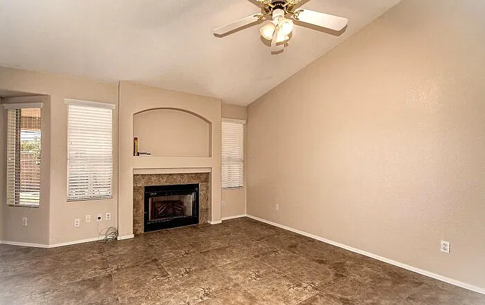 3 bed, 2.0 bath, 1746 sqft, $2,300 — Photo 3