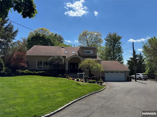 151 Church St, Nutley, NJ 07110