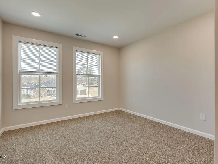 300 Robin Hood Ln — Photo 23