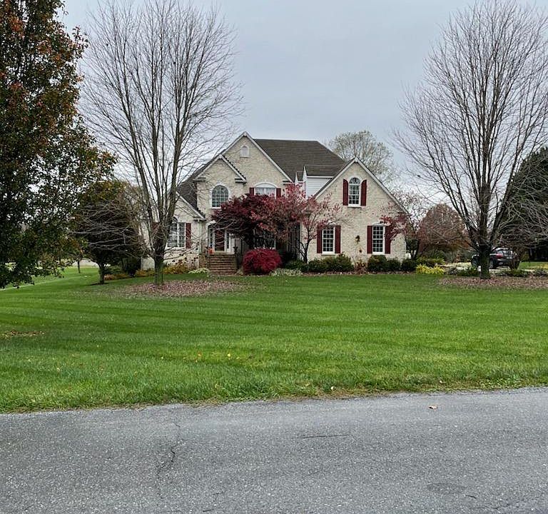2nd image of 1095 S Fairway Dr
