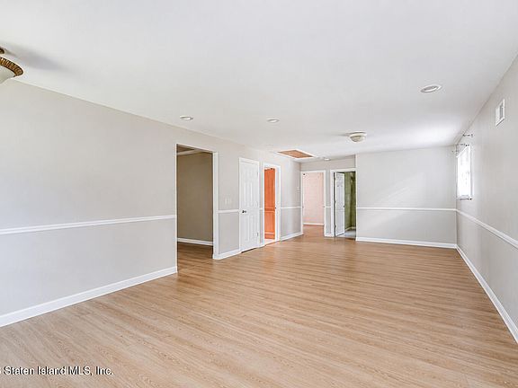 5th image of 826 Lamont Ave