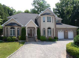 5 Amanda Ct, White Plains, NY 10607