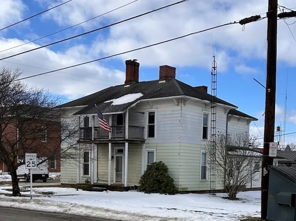 23 N State St, Frazeysburg, OH 43822