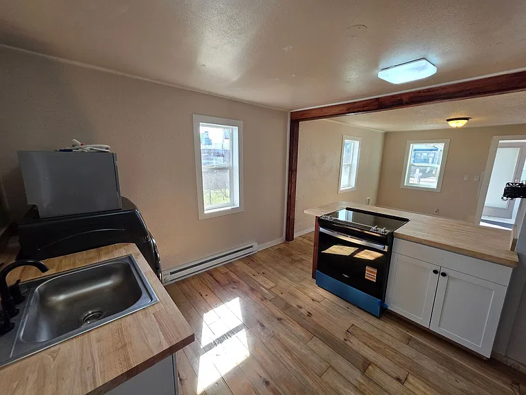 2927 E Mission Ave — Photo 5