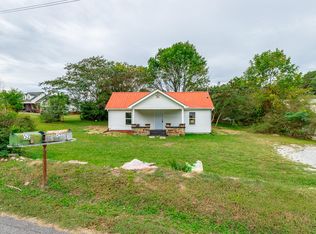 34 Kemp Rd, La Fayette, GA 30728