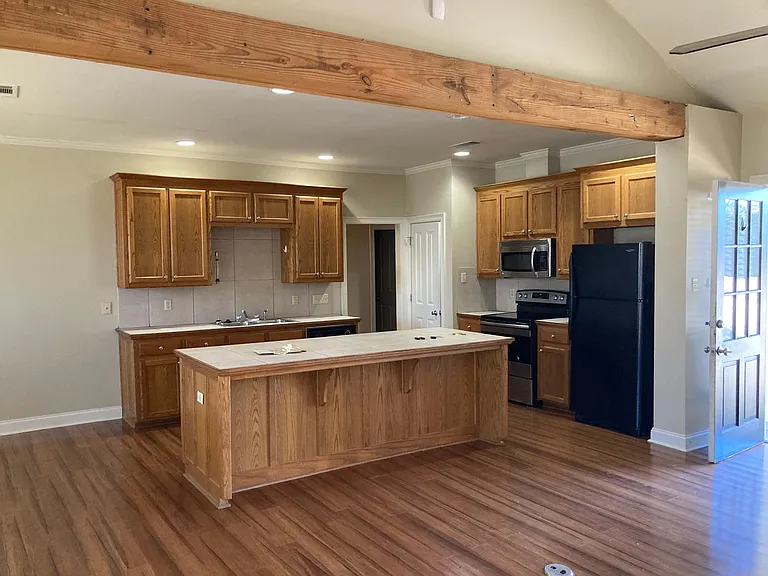2542 Brentwood Dr — Photo 3