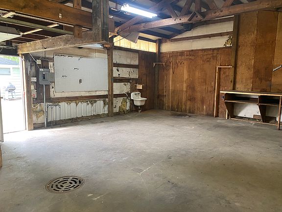 4th image of 4323 E Grace Ave