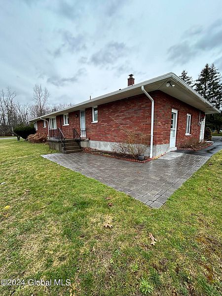 4th image of 34 Clifford Avenue