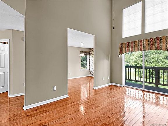 5th image of 23 Farm Ln