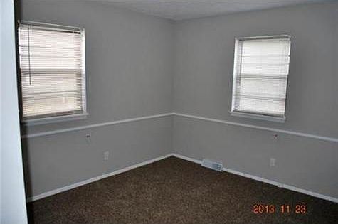 4th image of 9815 Woodland Ln