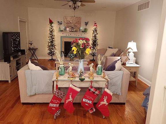 3rd pic living room nite