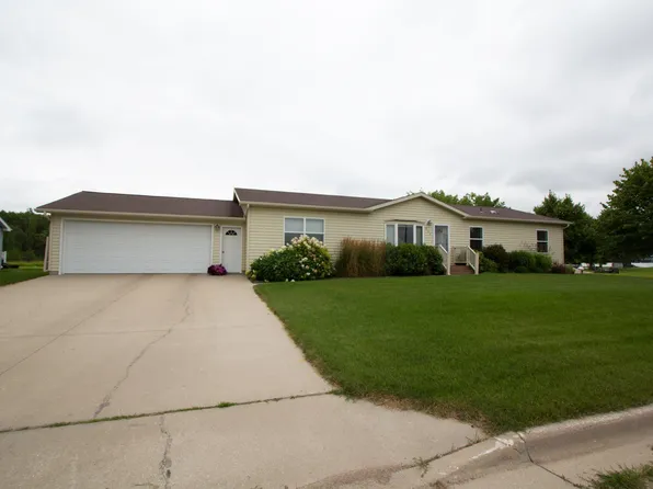 932 Spruce Ave S, Thief River Falls, MN 56701