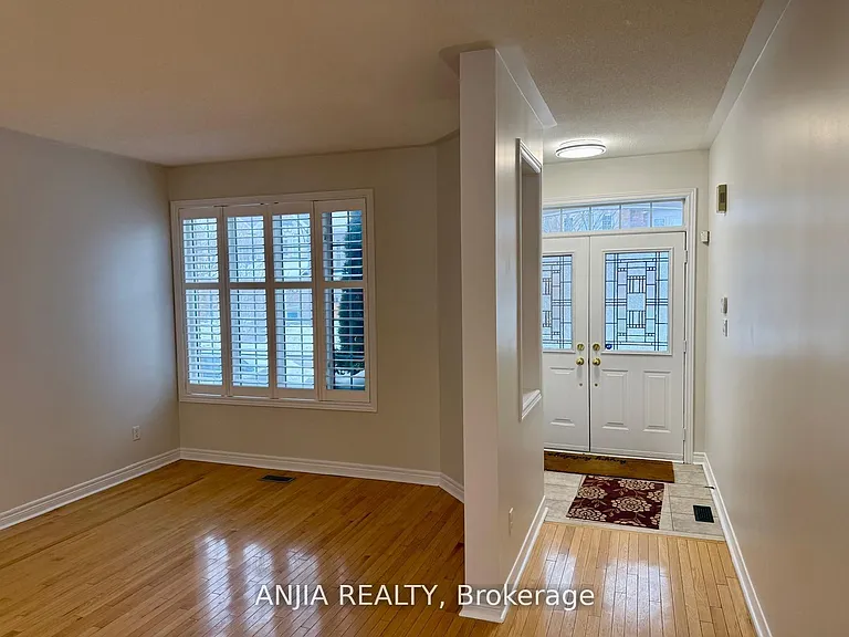 17 Ambercroft St — Photo 2