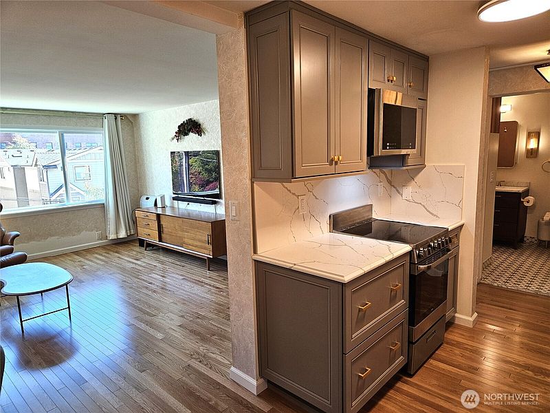 5th image of 919 2nd Avenue W #407