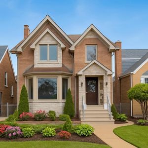 6352 W Giddings St, Chicago, IL, 60630