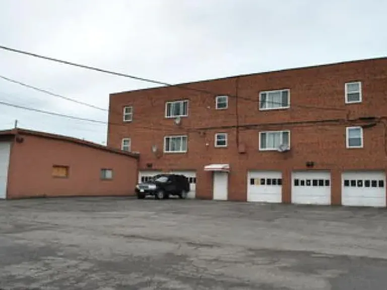 200 Solon Rd — Photo 10