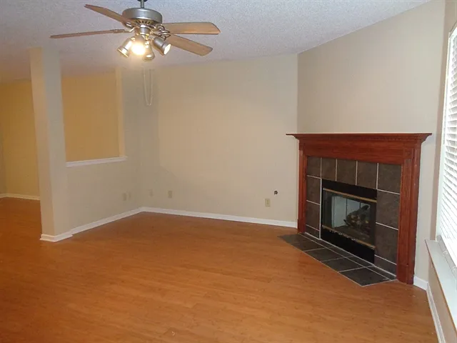 2136 Olympia Dr — Photo 6