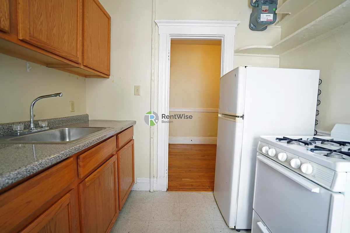 Building Photo - 159 Kelton St #15U