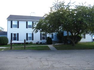 17024 Beach St, Clinton Township, MI 48038
