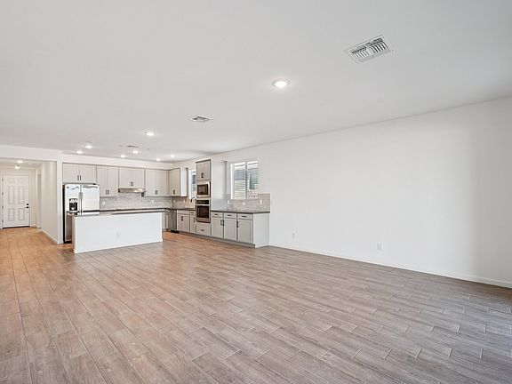 Estrella Crossing - Opal RV Garage Interior Image 5