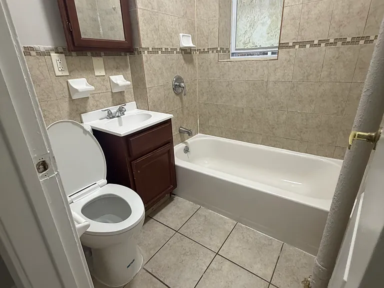 5712 Hudson Ave #10 — Photo 6