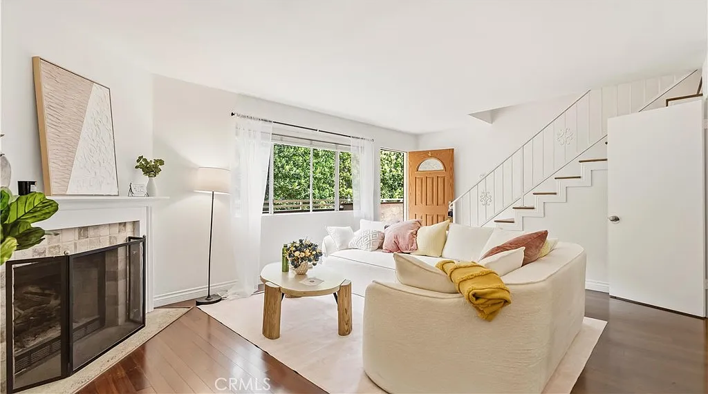 2 bed, 2.5 bath, 1212 sqft, $3,850 — Photo 1