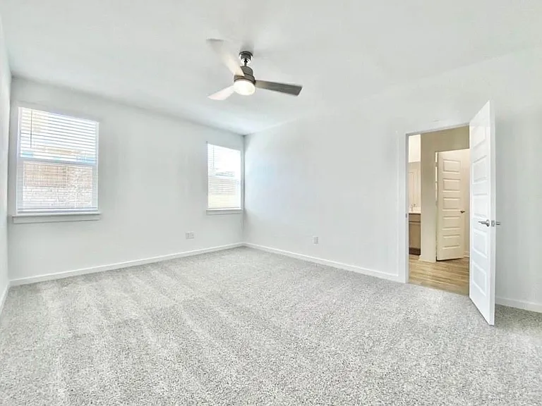 7925 Linnie Ln — Photo 11