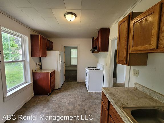 4th image of 2411 Gowen St