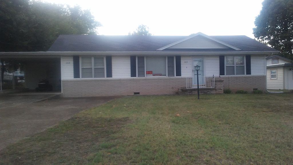 1019 W Main St - Property Image