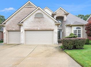 17810 Eider Dr, Clinton Township, MI 48038